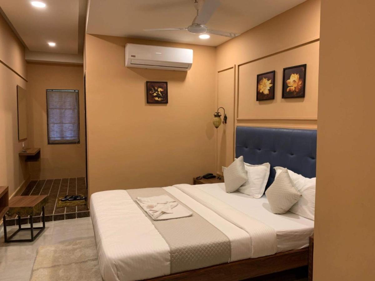Hotel Radha Krishna Ānand Exteriér fotografie
